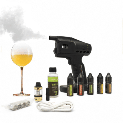 Pistolet à vapeur de fumée et bulles en kit avec 5 aromes, liquide à bulles, reservoir, bobines de rechange et chargeur. Un verre démonstratif avec une bulle de fumée à côté.